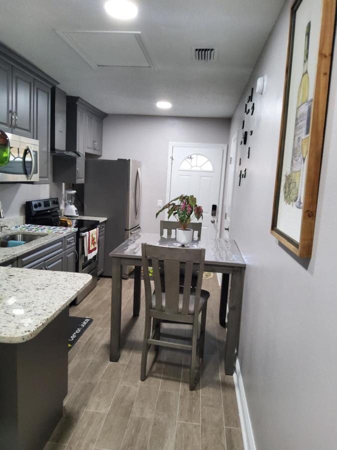 Beautiful Apartment Close To Everything タンパ エクステリア 写真