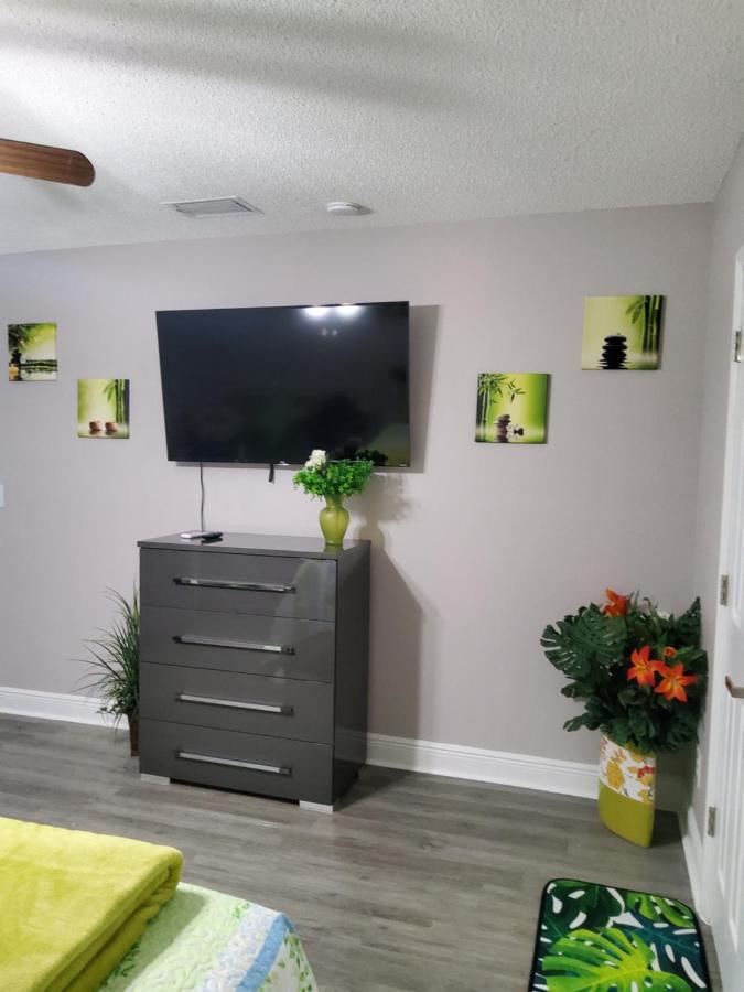 Beautiful Apartment Close To Everything タンパ エクステリア 写真