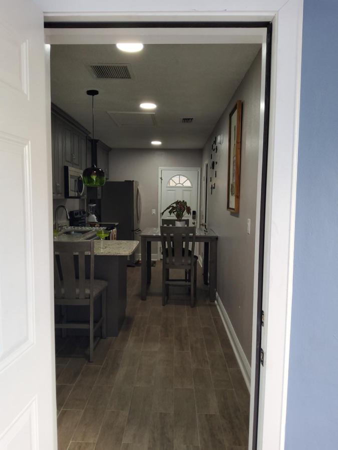 Beautiful Apartment Close To Everything タンパ エクステリア 写真