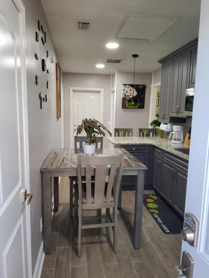 Beautiful Apartment Close To Everything タンパ エクステリア 写真